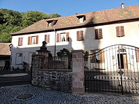 Maison des capucins (1731), 10-11 Cour de l'Abbaye