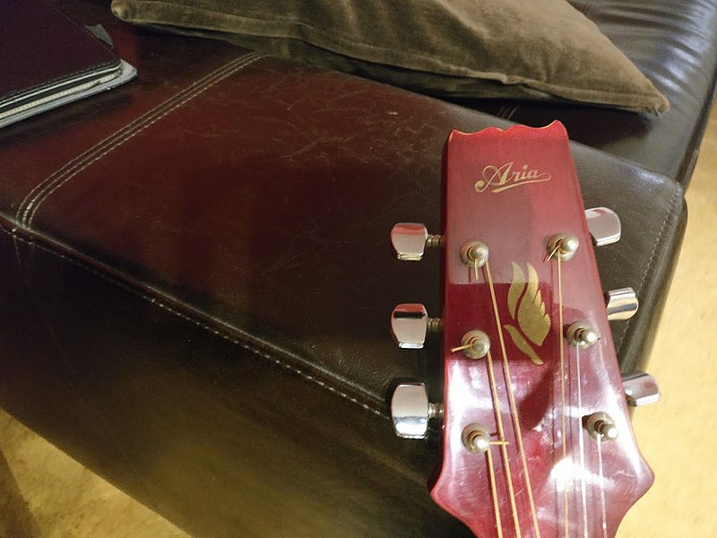 File:Aria guitar aw 76 rsb headstock.jpg