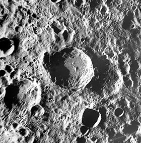 Кратер Артемьев в центре снимка. Экранный снимок программы Apollo Footprint Viewer.