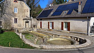 La fontaine du château.