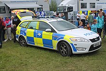 A Police Dog vehicle pictured in 2013 Avon & Somerset Police Ford Mondeo WX10 GXJ (Police dogs) (8893004542).jpg