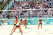 Deutsch: Beachvolleyball bei den Olympischen Jugendspielen 2018; Tag 9, 15. Oktober 2018; Mädchen, Viertelfinale: USA-Spanien 2–1 (21–19/17–21/15–9) English: Beach volleyball at the 2018 Summer Youth Olympics at 15 October 2018 – Girls Quarterfinals: USA-Spain 2–1 (21–19/17–21/15–9)