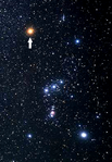 Betelgeuses position i Orion som det ser ut för blotta ögat – en av stjärnhimlens ljusstarkare variabler.