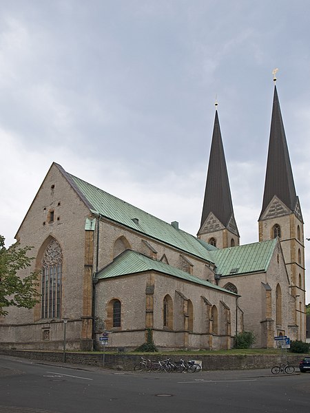 File:Bielefeld Neustädter Marienkirche from behind.jpg