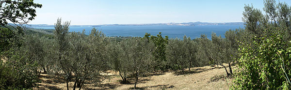 Northward view of the lake from the vicinity of Marta. Bolsena is visible in the far distance, as well as the two islands on the left. Bolsenasee suedhaelfte panorama.jpg