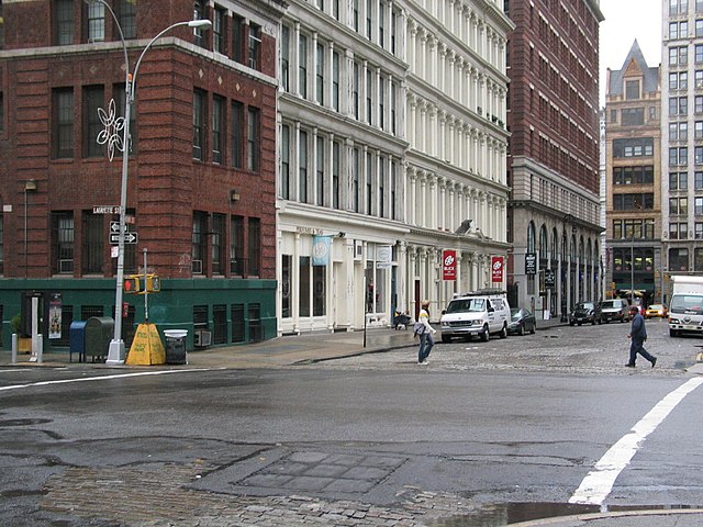 Olhando para o oeste ao longo da Bond Street em NoHo