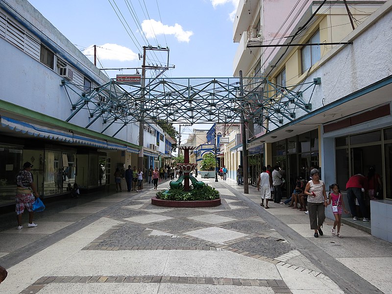 File:Boulevard of Bayamo.jpg