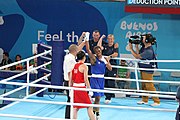 Deutsch: Boxen bei den Olympischen Jugendspielen 2018 Tag 12, 18. Oktober 2018 - Finale Leichtgewicht Mädchen – Junioren-Weltmeisterin und dreifache Juniorinnen-Europameisterin Caroline Sara DuBois (Großbritannien, blau) schlägt Juniorinnen-Asienmeisterin Porntip Buapa (Thailand, rot). English: Boxing at the 2018 Summer Youth Olympics on 18 October 2018 – Girls' lightweight Gold Medal Bout – Caroline Sara DuBois (Grat Britain, blue) wins over Porntip Buapa (Thailand, red). Español: Boxeo en los Juegos Olímpicos Juveniles de Verano de 2018 en 18 de octubre de 2018 - Combate de medalla de oro de peso ligero para niñas - Caroline Sara DuBois (Gran Bretaña, azul ) gana sobre Porntip Buapa (Tailandia, rojo).