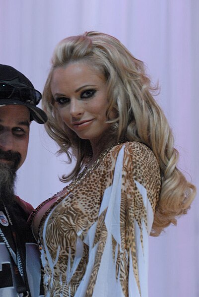 File:Briana Banks at AVN Adult Entertainment Expo 2008.jpg