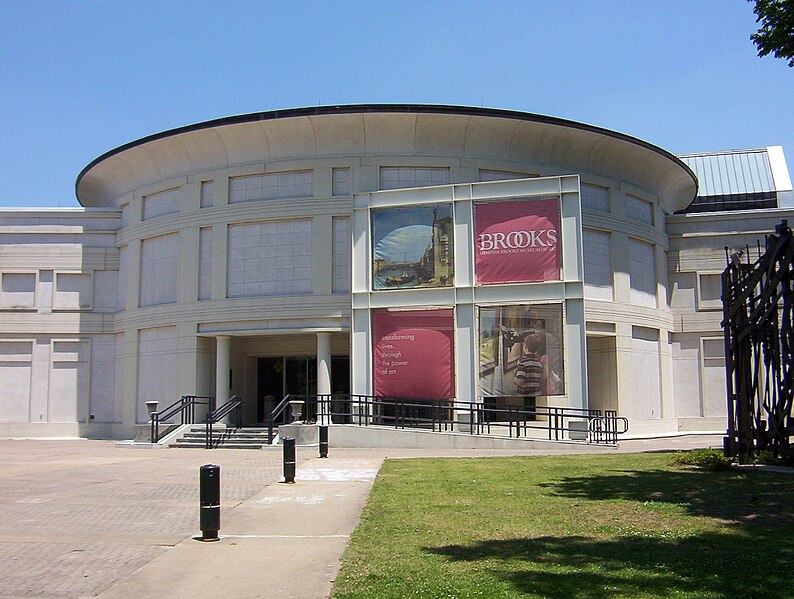 File:Brooks Museum Memphis TN main entrance.jpg