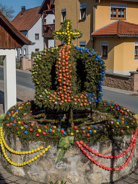 File:Buckenreuth-easter-fountainP4194429.jpg