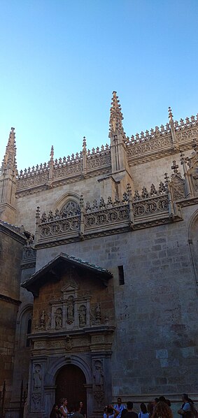 File:CAPILLA REAL FACHADA 2.jpg