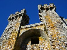 The flanking towers of the southwest entrance to the castle Castelo de Penedono 1.jpg