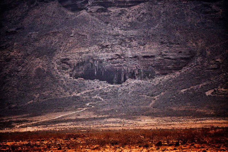 File:Cave System, Socotra Island (14080357085).jpg