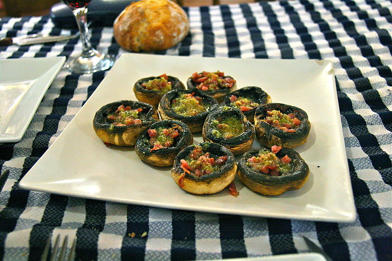 File:Champiñones rellenos -2013.JPG