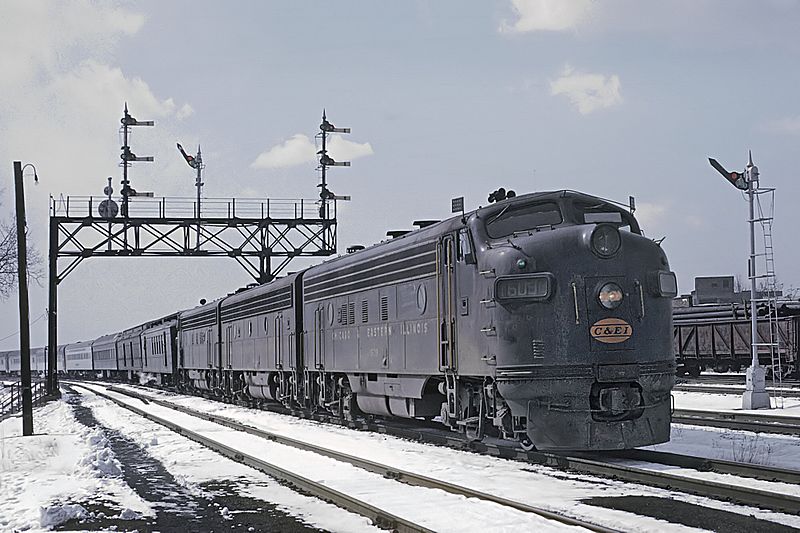 File:Chicago and Eastern Illinois FP7A 1609 in Chicago with the Hummingbird and Georgian on March 31, 1964 (24162598505).jpg