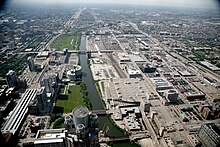 Aerial view of Chicago with The Old Chicago Main Post Office visible in the bottom right Chicago viewed from the Willis Tower in 2010.jpg