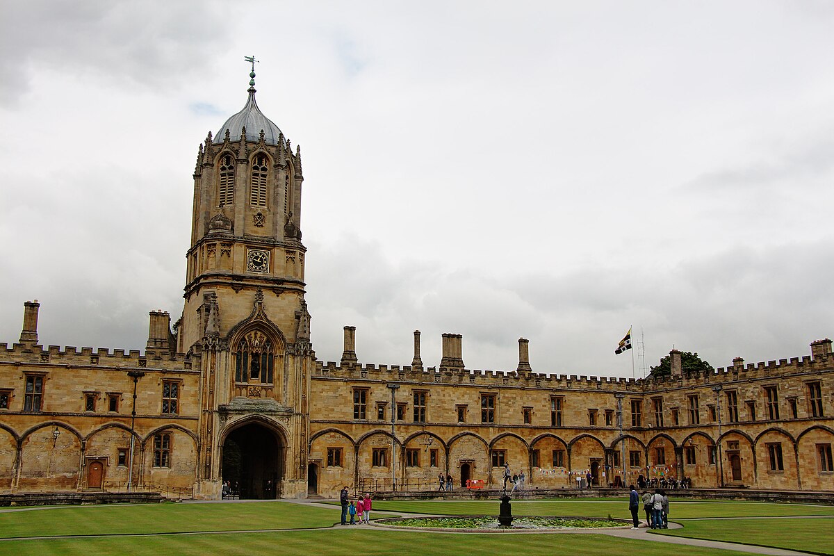 File:Christ Church College Quad.jpg - Wikimedia Commons