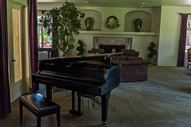 File:Clarke Estate SF Springs CA Interior room.jpg