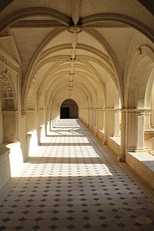 Cloître de l'Abbaye de Fontevraud.JPG