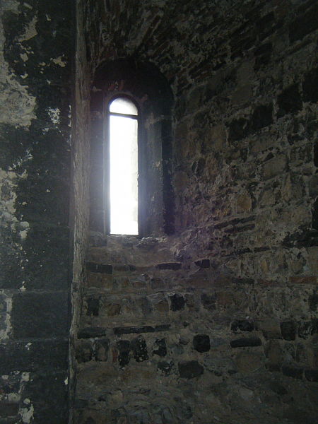 File:Colchester Castle window - interior.JPG