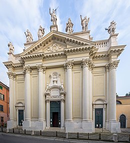 Façade de la collégiale des Saints Nazaro et Celso du sud de Brescia.jpg