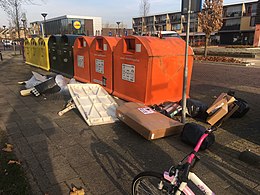 Containers voor de brongescheiden inzameling van plastic, kleding en glas in gemeente Halderberge