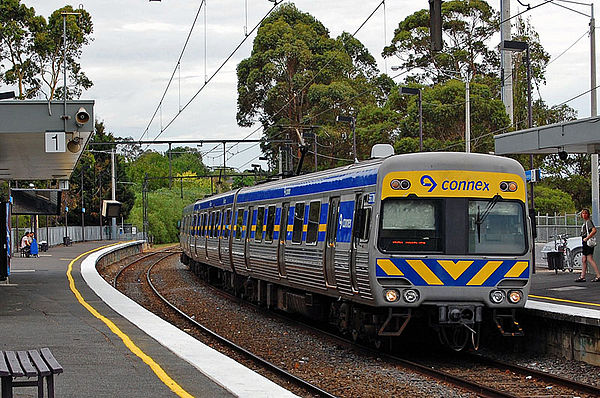 Connex liveried Comeng train at Tooronga in January 2007