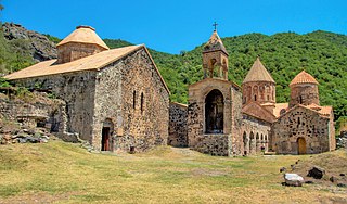 Igreja armênia do século IV de Dadivank, Artsakh, Armênia - panorama.jpg