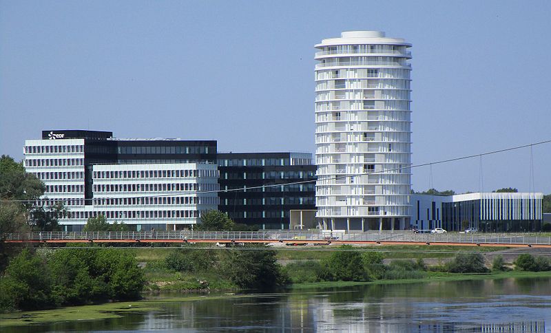 File:Deux-Lions Tours - Tour Lumière EDF.jpg