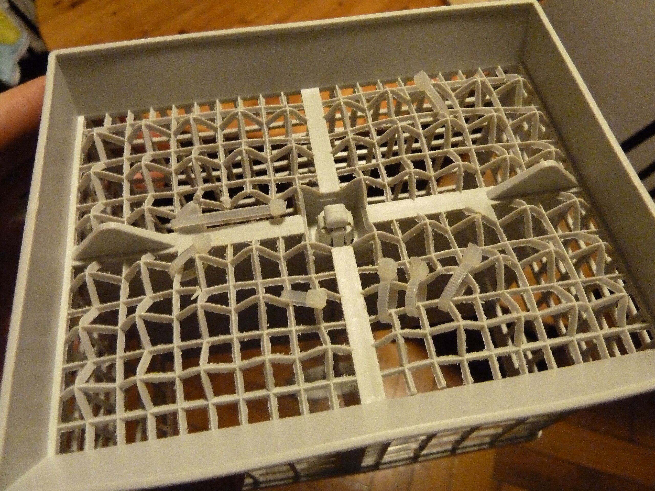 File:Dishwasher basket Cable tie.JPG - Wikimedia Commons