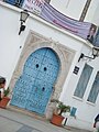 Charakterystyczne drzwi tunezyjskie przed Mediną