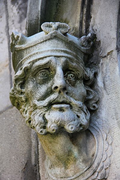 File:Dublin Castle Chapel Royal Sculpture of King Brian Boru.JPG