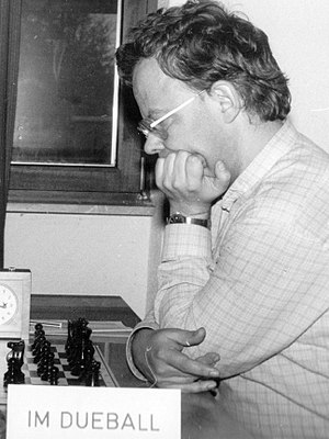 Jürgen Dueball: Schach, Bridge, Studium und Beruf