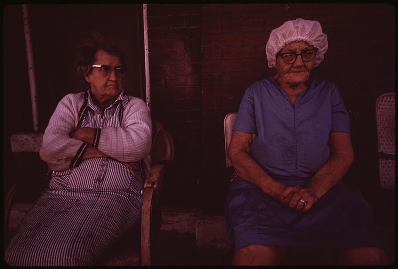 File:ELDERLY RESIDENTS OF THIS BUILDING IN THE WEST 700 BLOCK OF 16TH STREET IN MULKY SQUARE MUST FIND OTHER LODGING SOON.... - NARA - 553484.jpg