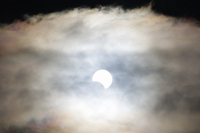File:Eclipse parcial de sol julio 2 de 2019 - Temuco, Chile. (48182824772).jpg