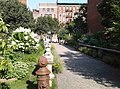 Jardín comunitario de esculturas de Elizabeth St. NYC 10.jpg