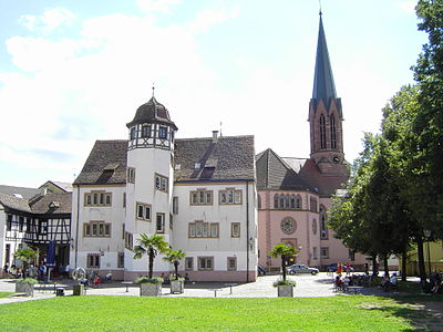 Emmendingen Schlossplatz mit ev Kirche.jpg