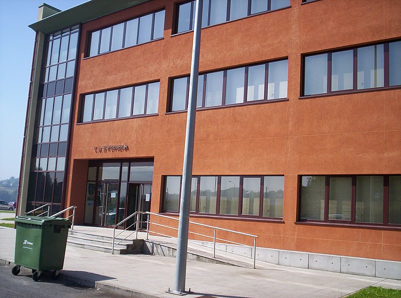 File:Escola Universitaria de Lugo.jpg