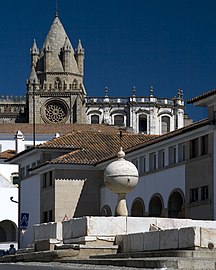 Évora