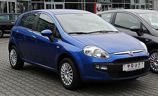 File:Fiat Punto Evo 1.4 8V Start+Stopp Dynamic (Facelift) – Heckansicht, 3.  Juli 2011, Essen.jpg - Wikipedia