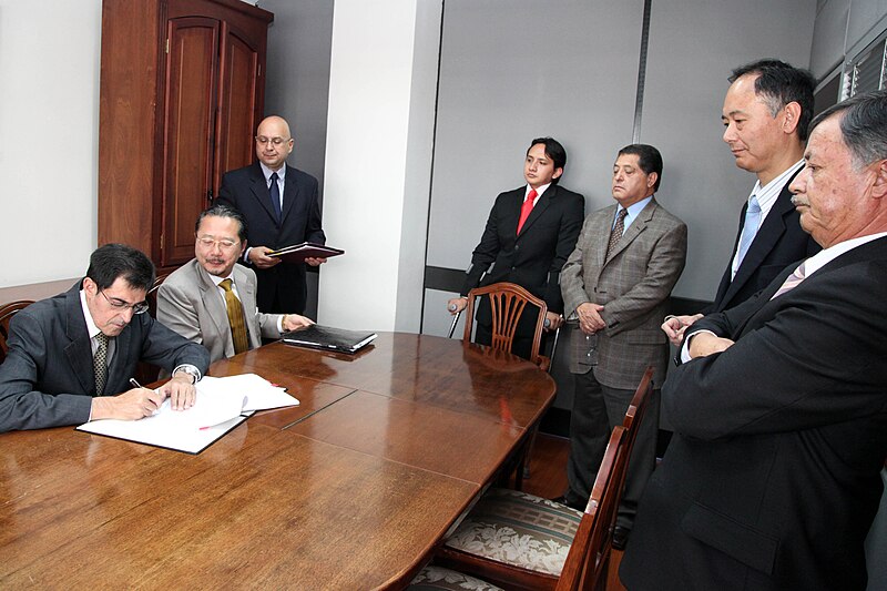 File:Firma de Convenio entre Ecuador-Japón (6841616962).jpg