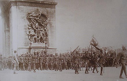 Troupes siamoises défilant à Paris le 14 juillet 1919.