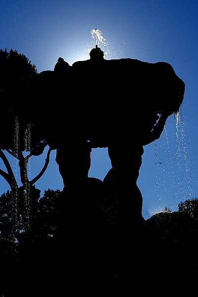 File:Fontana dei Tritoni 1.JPG