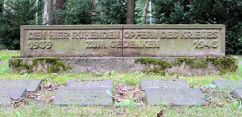 File:Gedenkstein Potsdamer Chaussee 75 (Niko) Opfer des 2 Weltkrieges4.jpg