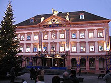 Gengenbacher Rathaus als Adventskalenderhaus