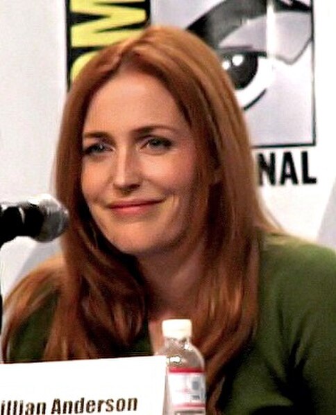 According to a reviewer, Dana Scully (actor Gillian Anderson pictured) was portrayed more intelligently in "Ice" than in her debut in "Pilot".