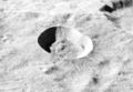 Schrägansicht des Kraters Giordano Bruno, auf der Rückseite des Mondes.