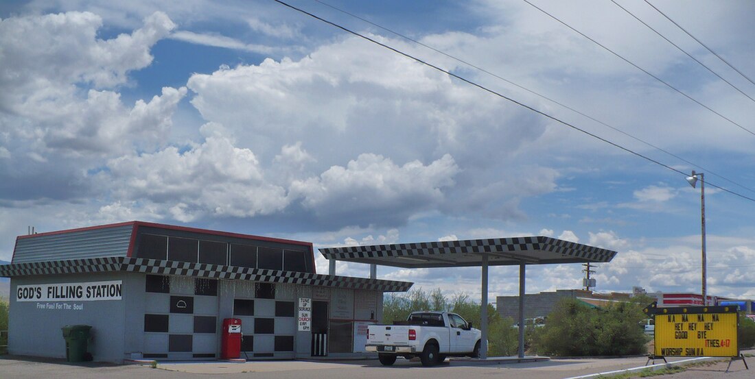 File:God's Filling Station Mammoth, Arizona.jpg