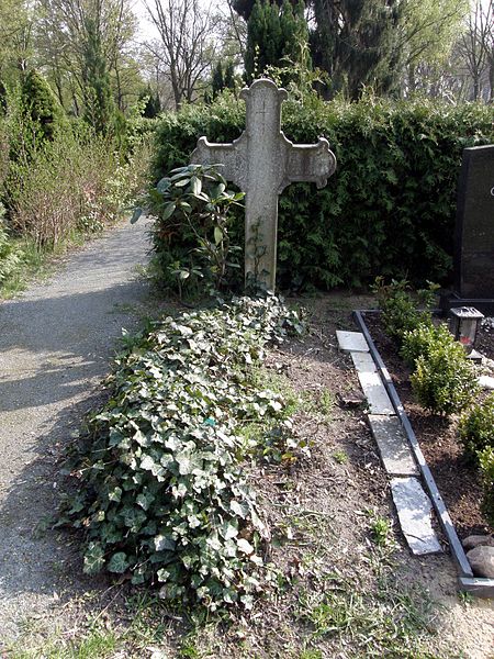 File:Grab Dénes von Mihály, Friedhof Wilmersdorf.jpg